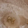 Pendientes de flor colgantes Infatuated – Dorado Pendientes de flor colgantes Infatuated – Dorado