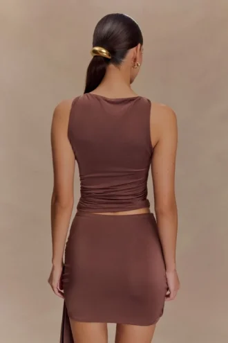 Top con pedrería Alicent Slinky – Chocolate