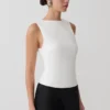Top de crepé scuba con espalda abierta Kyra – Blanco Top de crepé scuba con espalda abierta Kyra – Blanco