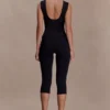 Top de crepé scuba con espalda abierta Kyra – Negro Top de crepé scuba con espalda abierta Kyra – Negro