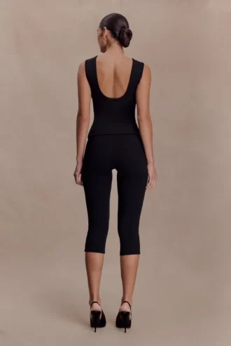 Top de crepé scuba con espalda abierta Kyra – Negro Top de crepé scuba con espalda abierta Kyra – Negro