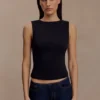 Top de crepé scuba con espalda abierta Kyra – Negro Top de crepé scuba con espalda abierta Kyra – Negro