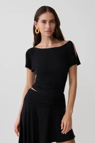 Top de manga corta con volantes de modal Talise – Negro