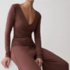 Top de manga larga de modal Sari – Chocolate Top de manga larga de modal Sari – Chocolate