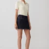 Falda Denim de talle medio Loraine – Rayas diplomáticas índigo Falda Denim de talle medio Loraine – Rayas diplomáticas índigo