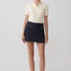 Falda Denim de talle medio Loraine – Rayas diplomáticas índigo Falda Denim de talle medio Loraine – Rayas diplomáticas índigo