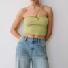 Top de punto con cuello halter y detalles metálicos de Dimitri – Verde oliva claro Top de punto con cuello halter y detalles metálicos de Dimitri – Verde oliva claro