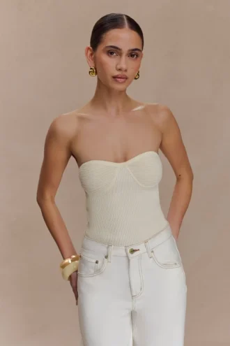 Top de punto sin tirantes con copas Elodie – Marfil