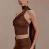 Top halter asimétrico Lydia Slinky – Chocolate Top halter asimétrico Lydia Slinky – Chocolate
