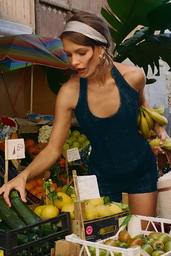 Top halter con corsé de Denim Meadow – Azul índigo Top halter con corsé de Denim Meadow – Azul índigo