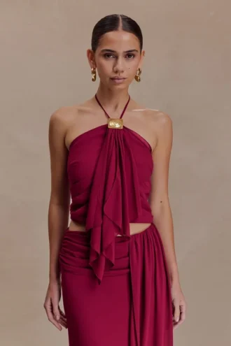 Top halter de gasa Celina con detalles metálicos – Rojo cereza