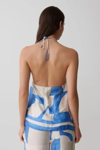Top halter drapeado de satén Adelaide – Estampado geométrico azul