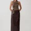 Top halter Marina con detalles metálicos – Marrón cacao Top halter Marina con detalles metálicos – Marrón cacao