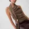 Top halter Marina con detalles metálicos – Marrón cacao Top halter Marina con detalles metálicos – Marrón cacao
