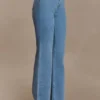 Vaqueros de talle alto y corte recto Janine – Azul clásico Vaqueros de talle alto y corte recto Janine – Azul clásico