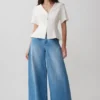 Vaqueros oversize Bobby con pliegue delantero – Azul verano Vaqueros oversize Bobby con pliegue delantero – Azul verano