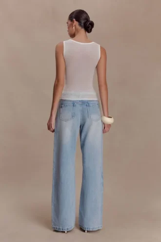 Vaqueros Perrie de talle medio y corte recto con cinturón – Azul claro lavado Vaqueros Perrie de talle medio y corte recto con cinturón – Azul claro lavado