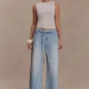 Vaqueros Perrie de talle medio y corte recto con cinturón – Azul claro lavado Vaqueros Perrie de talle medio y corte recto con cinturón – Azul claro lavado