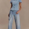 Vaqueros Perrie de talle medio y corte recto con cinturón – Azul claro lavado Vaqueros Perrie de talle medio y corte recto con cinturón – Azul claro lavado