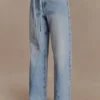 Vaqueros Perrie de talle medio y corte recto con cinturón – Azul claro lavado Vaqueros Perrie de talle medio y corte recto con cinturón – Azul claro lavado