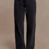 Vaqueros Perrie de talle medio y pierna recta con lazo – Negro lavado Vaqueros Perrie de talle medio y pierna recta con lazo – Negro lavado