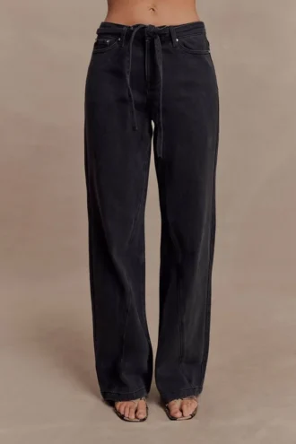 Vaqueros Perrie de talle medio y pierna recta con lazo – Negro lavado Vaqueros Perrie de talle medio y pierna recta con lazo – Negro lavado