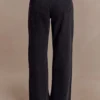 Vaqueros Perrie de talle medio y pierna recta con lazo – Negro lavado Vaqueros Perrie de talle medio y pierna recta con lazo – Negro lavado