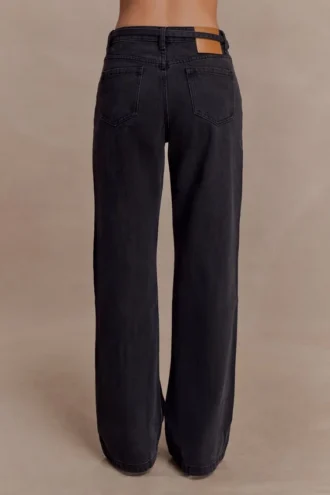 Vaqueros Perrie de talle medio y pierna recta con lazo – Negro lavado Vaqueros Perrie de talle medio y pierna recta con lazo – Negro lavado