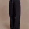 Vaqueros Perrie de talle medio y pierna recta con lazo – Negro lavado Vaqueros Perrie de talle medio y pierna recta con lazo – Negro lavado