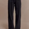 Vaqueros Perrie de talle medio y pierna recta con lazo – Negro lavado Vaqueros Perrie de talle medio y pierna recta con lazo – Negro lavado