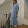 Vestido camisero asimétrico Mikaila – Azul Vestido camisero asimétrico Mikaila – Azul