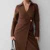 Vestido camisero asimétrico Mikaila – Chocolate oscuro Vestido camisero asimétrico Mikaila – Chocolate oscuro