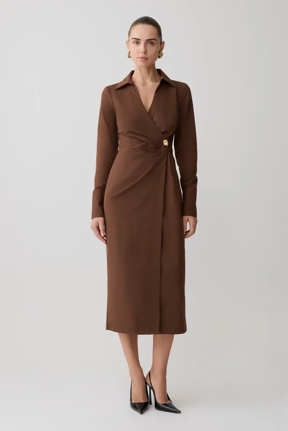 Vestido camisero asimétrico Mikaila – Chocolate oscuro Vestido camisero asimétrico Mikaila – Chocolate oscuro