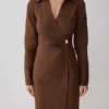 Vestido camisero asimétrico Mikaila – Chocolate oscuro Vestido camisero asimétrico Mikaila – Chocolate oscuro
