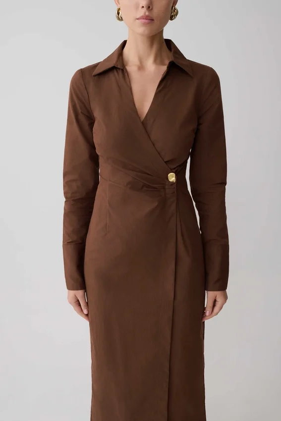 Vestido camisero asimétrico Mikaila – Chocolate oscuro Vestido camisero asimétrico Mikaila – Chocolate oscuro