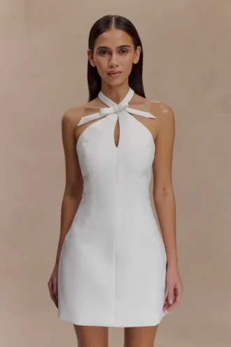 Vestido con lazo y cuello halter Freya – Marfil