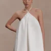 Vestido de algodón con cuello halter y abertura en forma de ojo de cerradura Sonja – Blanco Vestido de algodón con cuello halter y abertura en forma de ojo de cerradura Sonja – Blanco