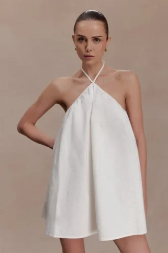 Vestido de algodón con cuello halter y abertura en forma de ojo de cerradura Sonja – Blanco