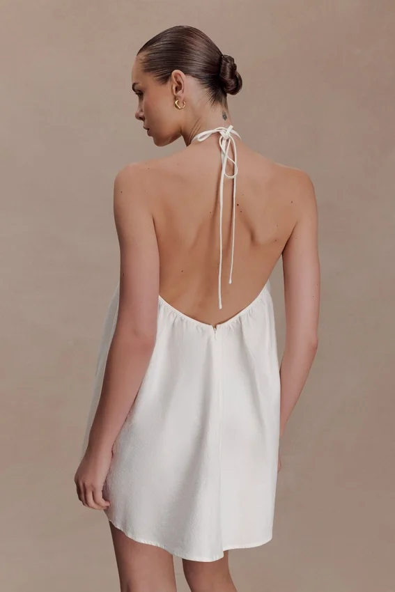 Vestido de algodón con cuello halter y abertura en forma de ojo de cerradura Sonja – Blanco Vestido de algodón con cuello halter y abertura en forma de ojo de cerradura Sonja – Blanco