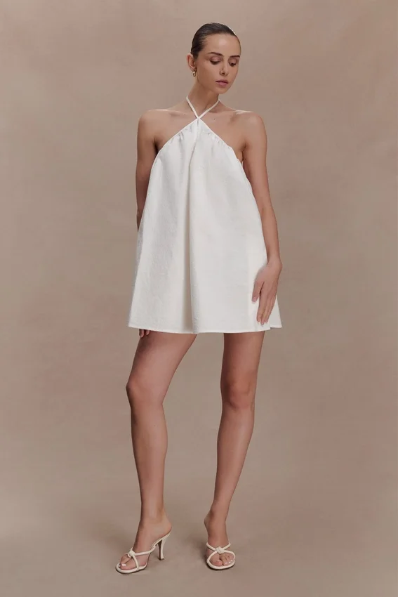 Vestido de algodón con cuello halter y abertura en forma de ojo de cerradura Sonja – Blanco Vestido de algodón con cuello halter y abertura en forma de ojo de cerradura Sonja – Blanco