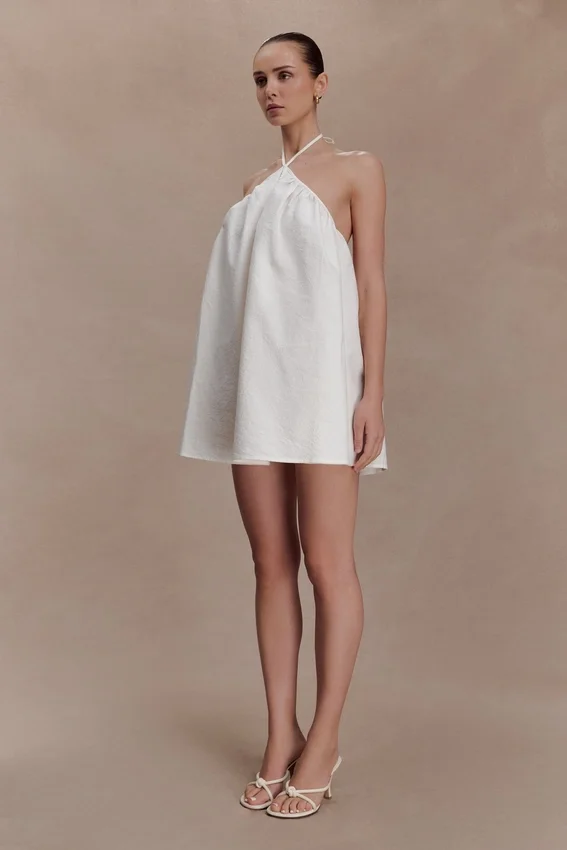 Vestido de algodón con cuello halter y abertura en forma de ojo de cerradura Sonja – Blanco Vestido de algodón con cuello halter y abertura en forma de ojo de cerradura Sonja – Blanco