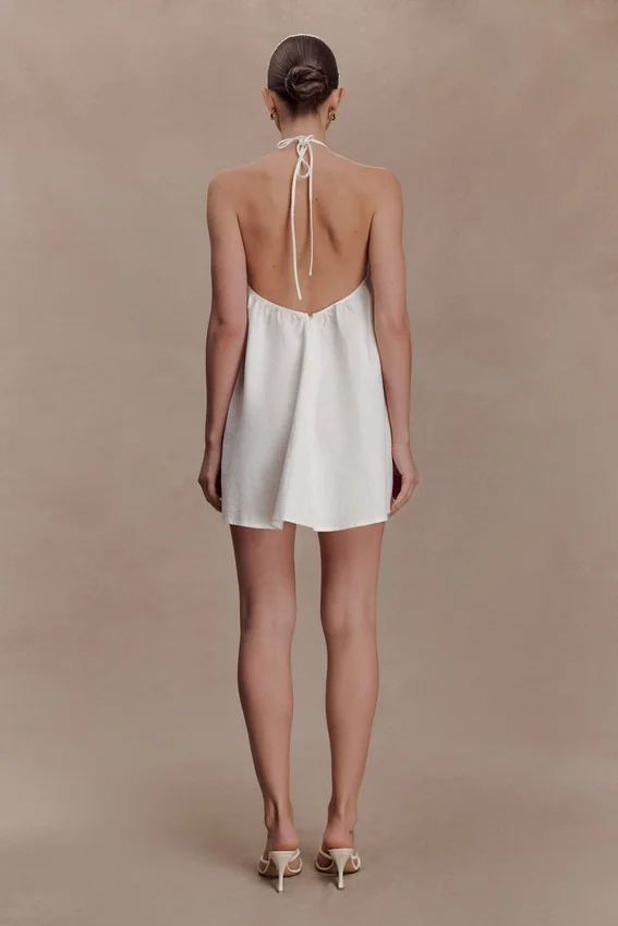Vestido de algodón con cuello halter y abertura en forma de ojo de cerradura Sonja – Blanco Vestido de algodón con cuello halter y abertura en forma de ojo de cerradura Sonja – Blanco