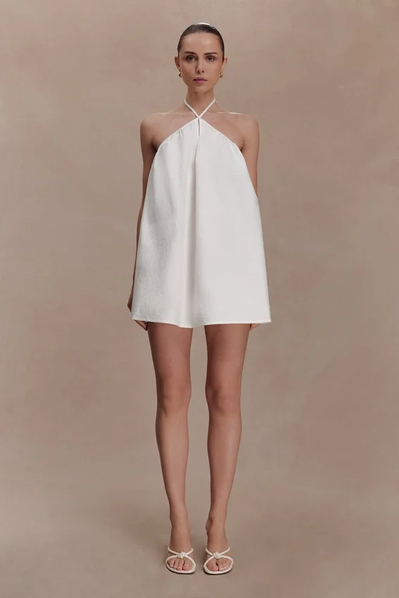 Vestido de algodón con cuello halter y abertura en forma de ojo de cerradura Sonja – Blanco Vestido de algodón con cuello halter y abertura en forma de ojo de cerradura Sonja – Blanco