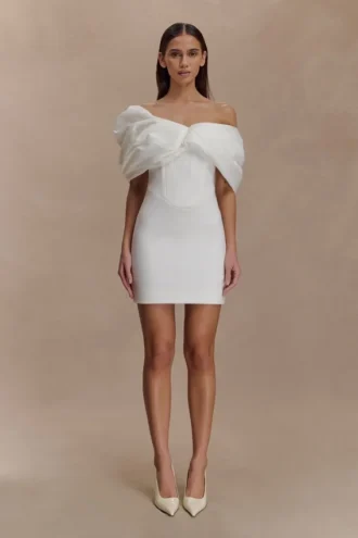 Vestido de crepé con hombros descubiertos Aphrodite – Marfil