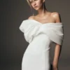 Vestido de crepé con hombros descubiertos Aphrodite – Marfil Vestido de crepé con hombros descubiertos Aphrodite – Marfil
