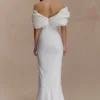 Vestido de crepé con hombros descubiertos Aphrodite – Marfil Vestido de crepé con hombros descubiertos Aphrodite – Marfil