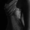 Vestido de malla brillante de un solo hombro Lyle – Plata Vestido de malla brillante de un solo hombro Lyle – Plata
