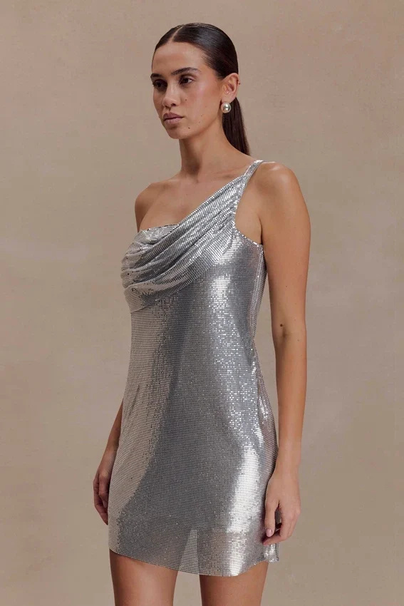 Vestido de malla brillante de un solo hombro Lyle – Plata Vestido de malla brillante de un solo hombro Lyle – Plata