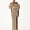 Vestido de novia de tafetán Angelica con hombros descubiertos – Beige suave Vestido de novia de tafetán Angelica con hombros descubiertos – Beige suave