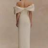 Vestido de novia de tafetán Angelica con hombros descubiertos – Beige suave Vestido de novia de tafetán Angelica con hombros descubiertos – Beige suave